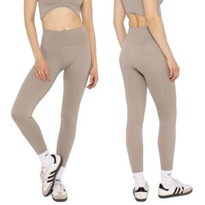 SET ACTIVE SculptFlex Leggings in Stardust. Size Small‎